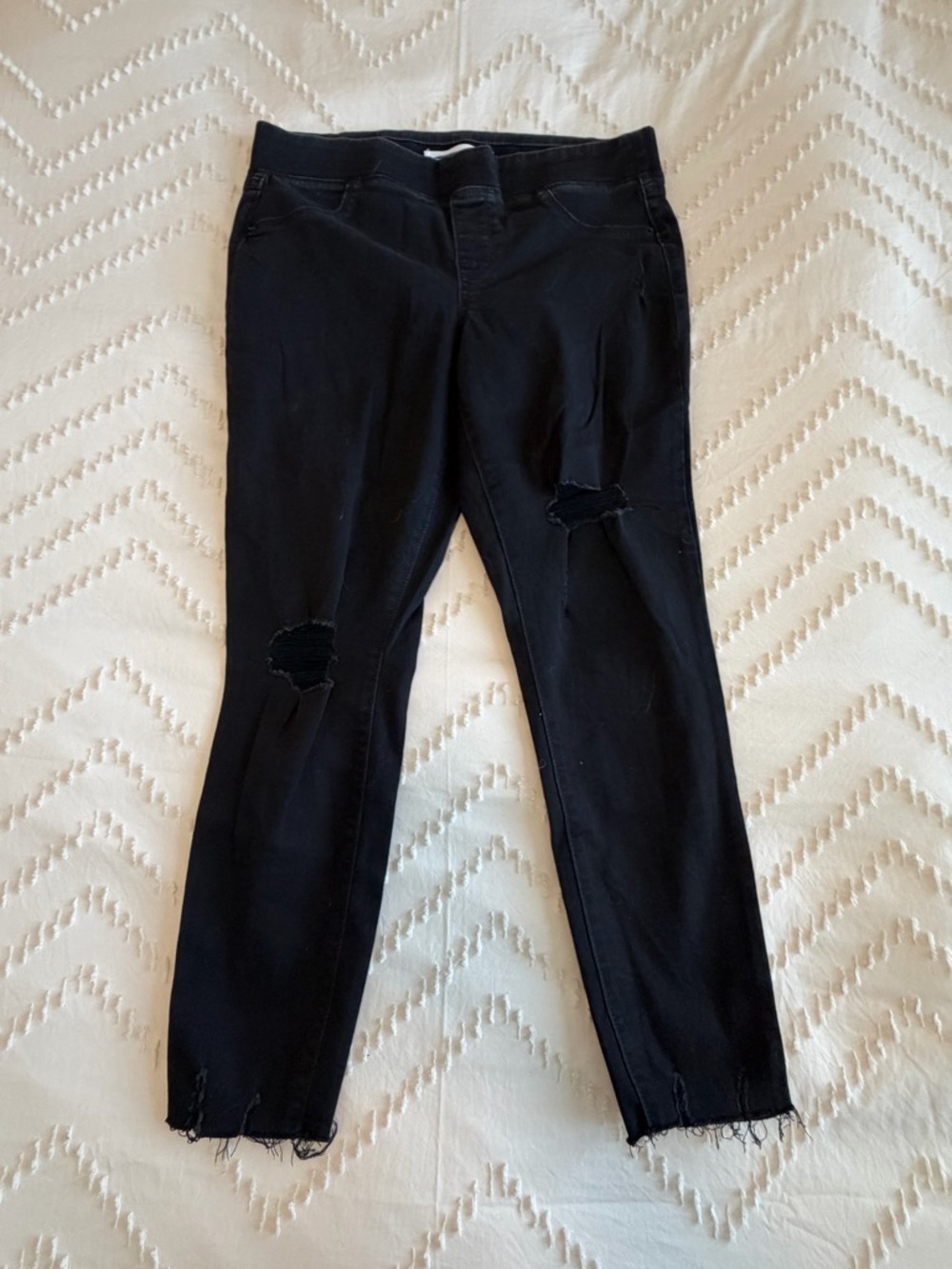 Old Navy Black Women's Skinny Jeggings with Raw Hem